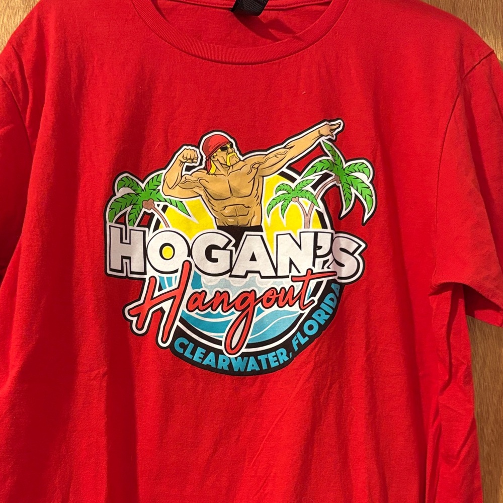 Gildan Red "Hogan's Hangout" Clearwater Florida Graphic Tee